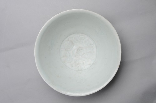 宋景德鎮(zhèn)窯影青釉刻劃花紋碗-2
